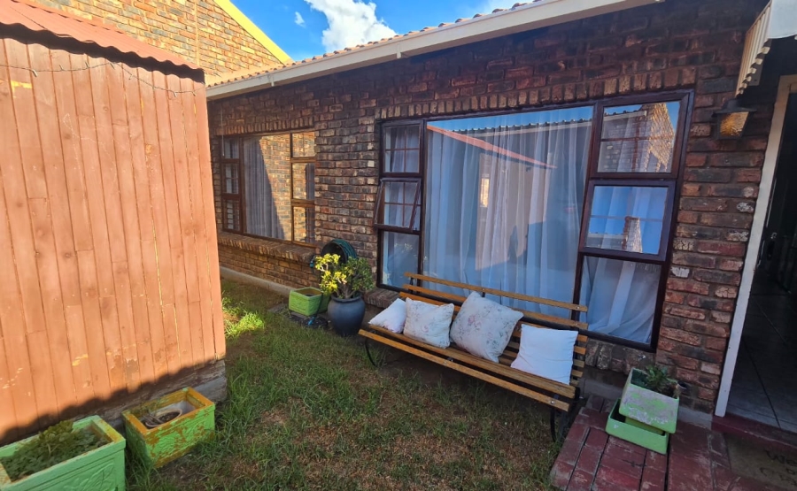 2 Bedroom Property for Sale in Pellissier Free State